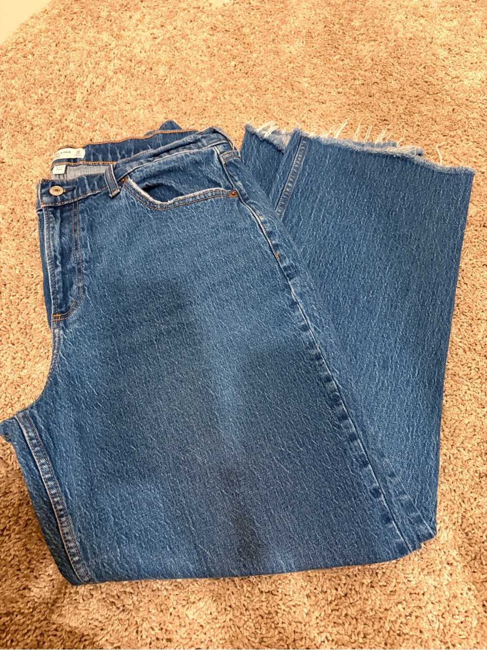 Abercrombie & Fitch The Baggy Low Rise Jeans